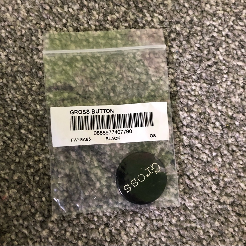 Supreme Gross Pin - Picture 5 of 5